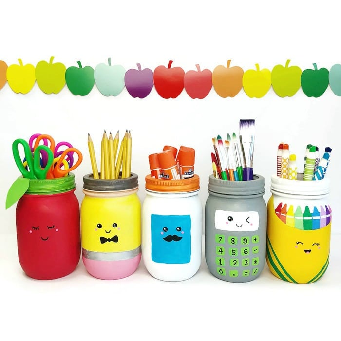 School Mason Jars Craft for back-to-school, teacher appreciation, teachers gifts and classroom decor.